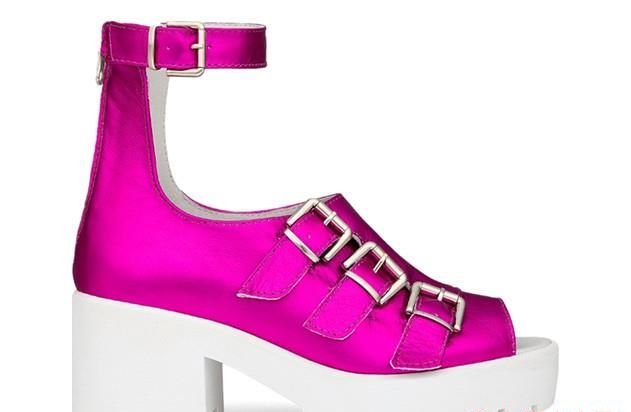 霉霉两抹亮色就能惊艳格莱美,而你还穿黑白灰?