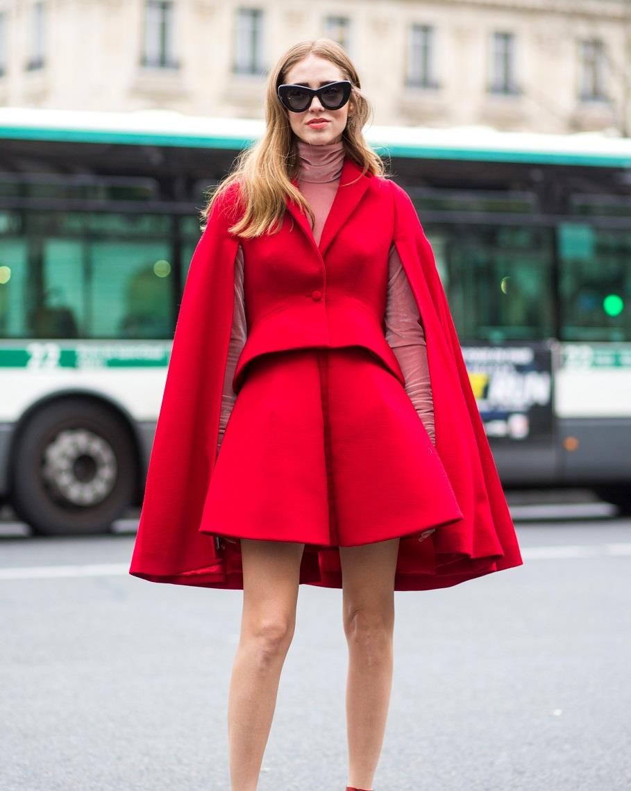 霉霉两抹亮色就能惊艳格莱美,而你还穿黑白灰?