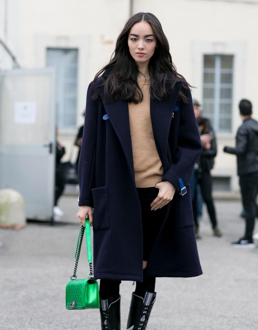 霉霉两抹亮色就能惊艳格莱美，而你还穿黑白灰？