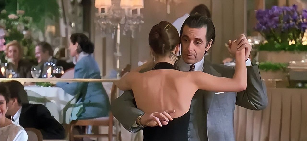 靠「抄袭」,他又赢麻了