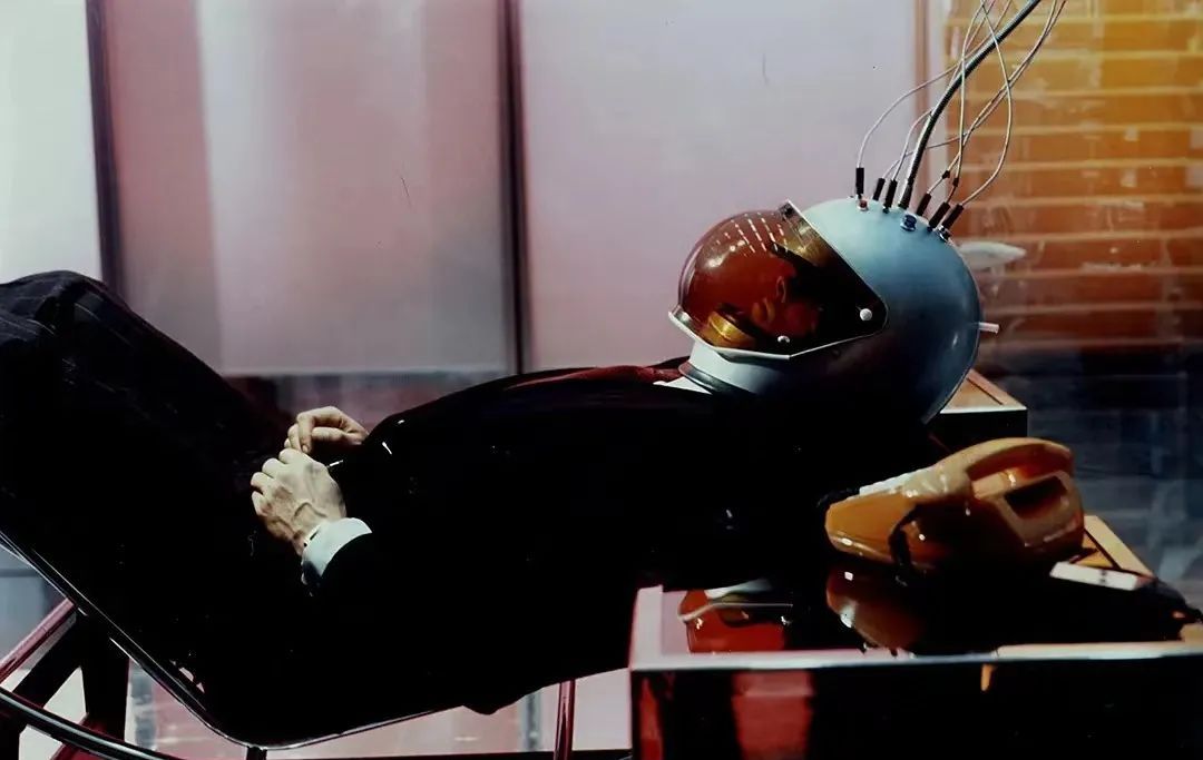 靠「抄袭」,他又赢麻了