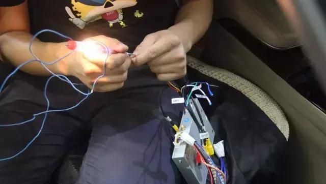 导航、泊车、防盗都有，不得不装的360全景行车记录仪安装教程