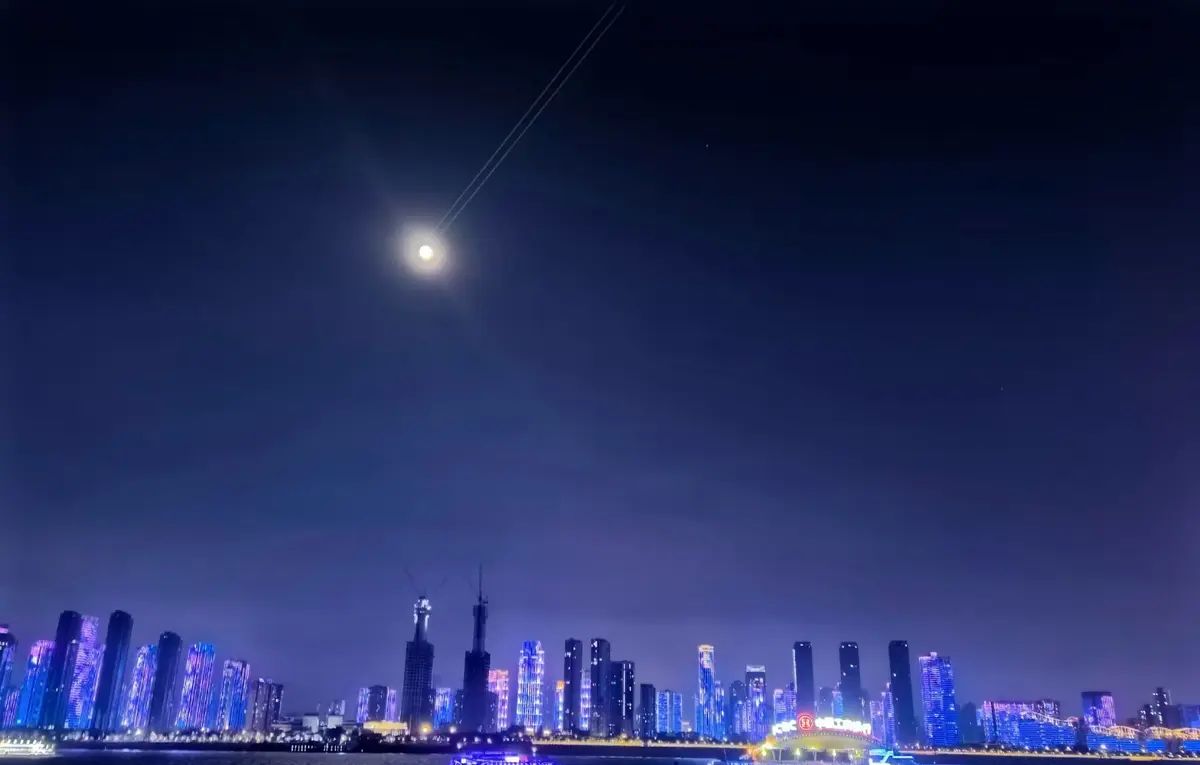 事业大于爱情等于不够爱？