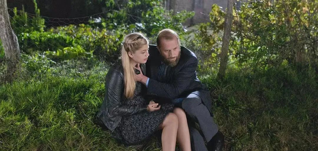 靠「抄袭」,他又赢麻了