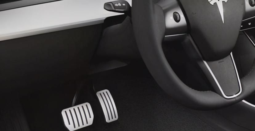 早报｜单踏板新规：不可减速至停车/罗马仕退款排到 17 万位/苹果大模型负责人跳槽 Meta，年薪数千万