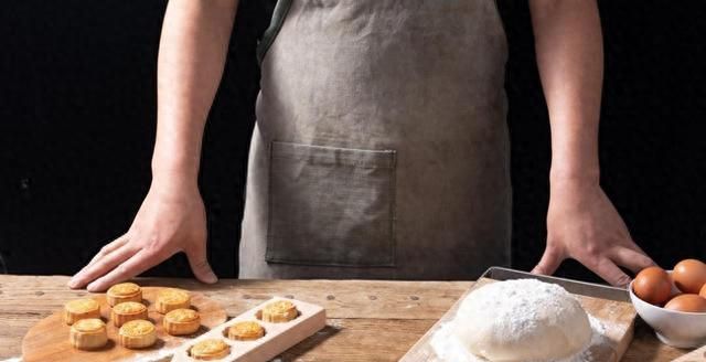 对对联求下联？上联：食月观歌舞