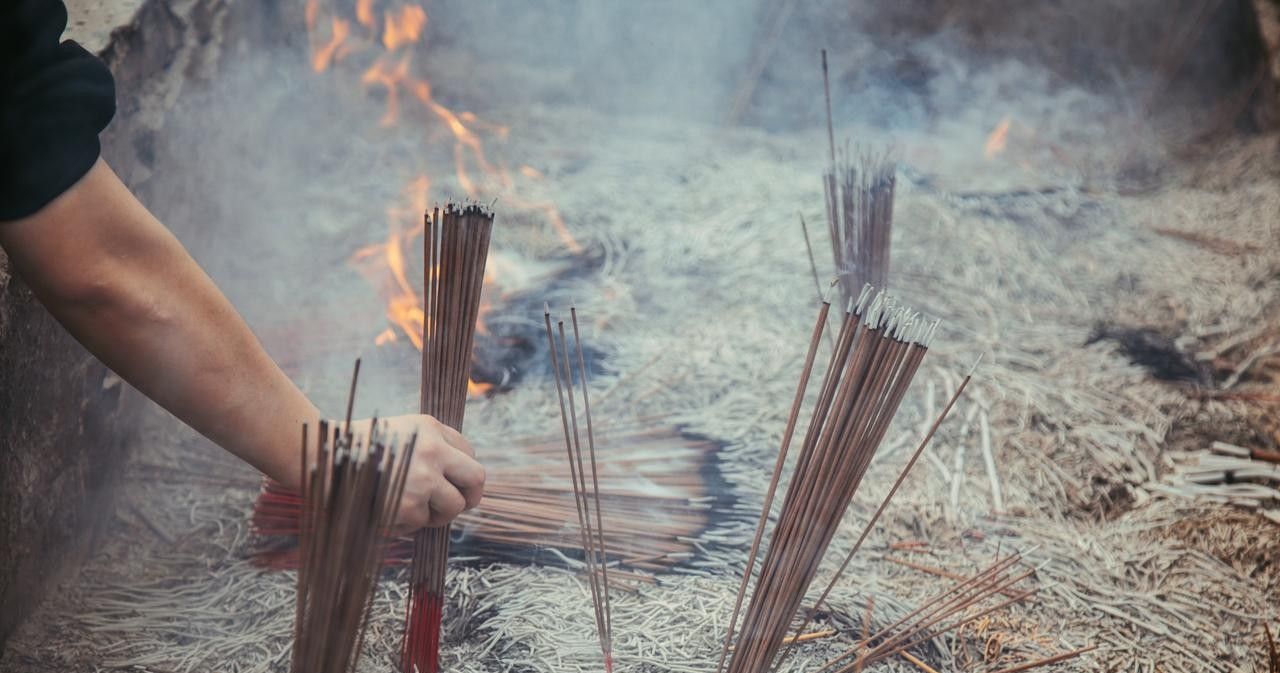 今日九月初一朔日,无论多忙,记得:1不出、2不吵、3不坐、4要上