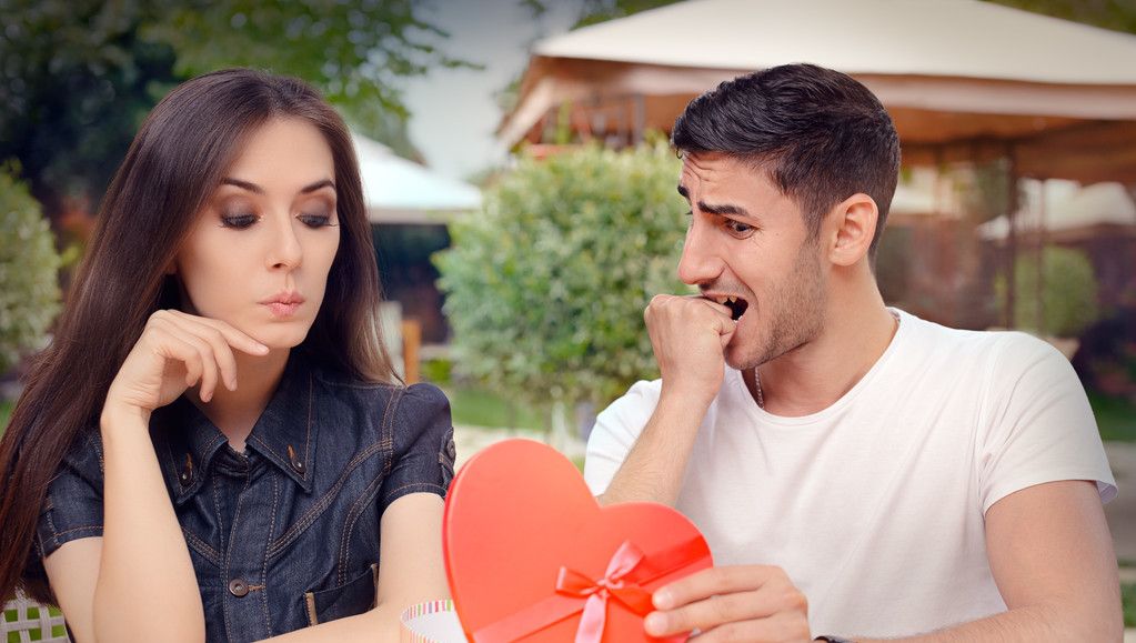 “抠鼻子”英语怎么说?一个超简单的单词搞定!So easy