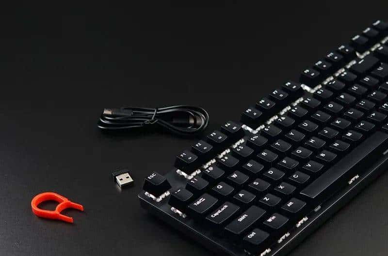 在座各位都能买得起的无线机械键盘:雷柏V500PRO简评