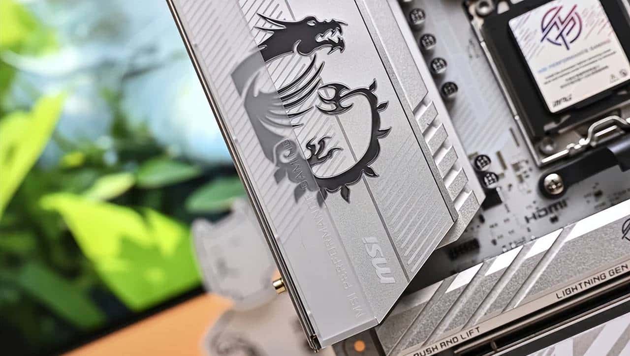 AMD ATX 白色装机新宠——微星 MPG B850 EDGE TI WIFI 刀锋钛开箱简测