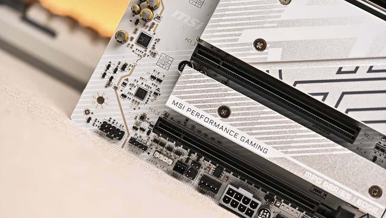 AMD ATX 白色装机新宠——微星 MPG B850 EDGE TI WIFI 刀锋钛开箱简测