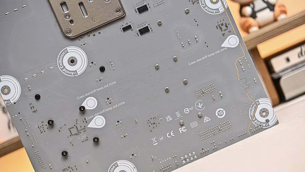 AMD ATX 白色装机新宠——微星 MPG B850 EDGE TI WIFI 刀锋钛开箱简测