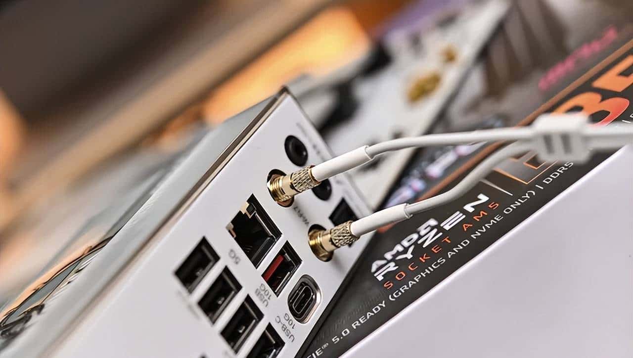 AMD ATX 白色装机新宠——微星 MPG B850 EDGE TI WIFI 刀锋钛开箱简测