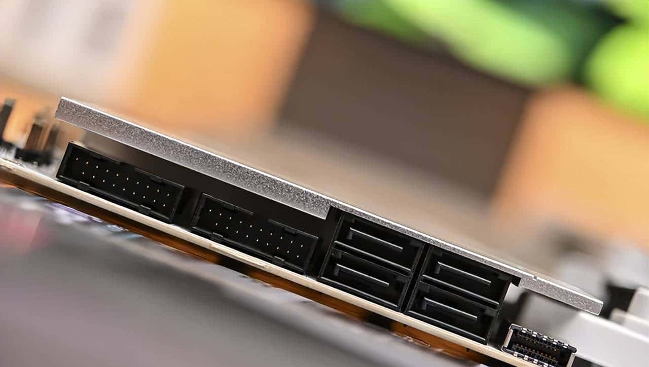 AMD ATX 白色装机新宠——微星 MPG B850 EDGE TI WIFI 刀锋钛开箱简测