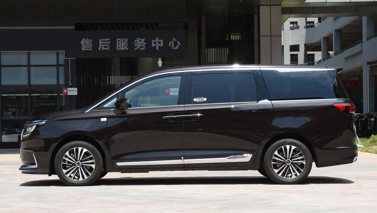 搭载2.0T+8AT，鸿蒙智行加持，试驾瑞风RF8，实力如何？