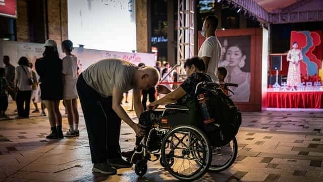 72年修水库，一个成分不好的女人为了给我送饭，摔伤了脚