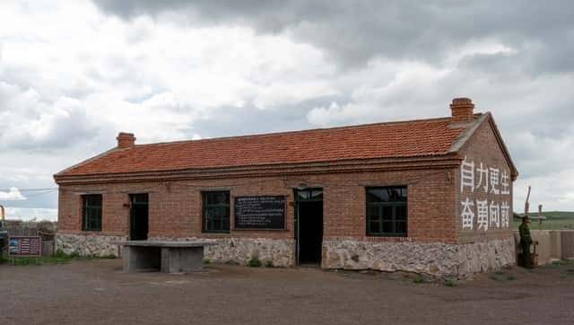 72年修水库，一个成分不好的女人为了给我送饭，摔伤了脚