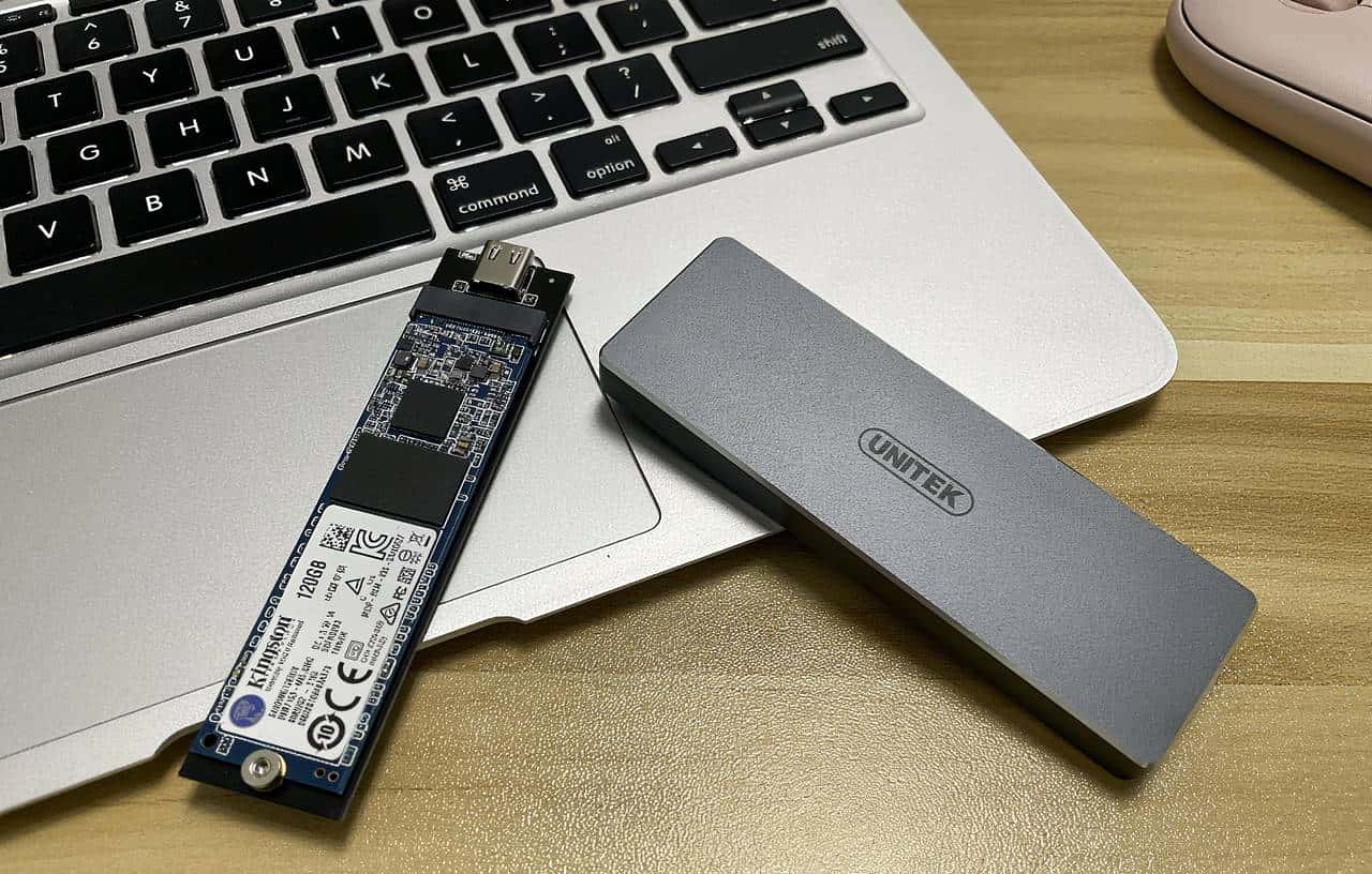 SSD变砖、速度慢？别扔！一招「开卡」让它原地复活，附详细步骤