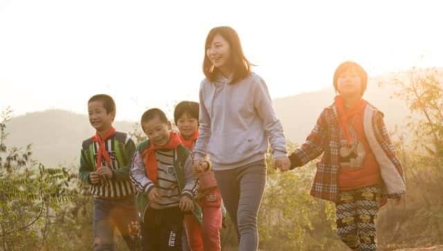 72年修水库，一个成分不好的女人为了给我送饭，摔伤了脚