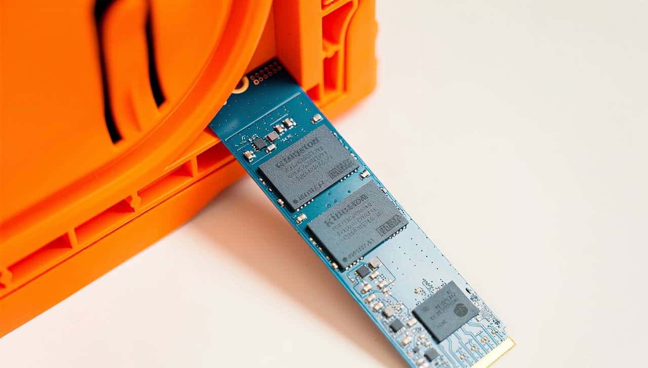 SSD变砖、速度慢？别扔！一招「开卡」让它原地复活，附详细步骤