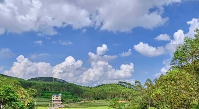 72年修水库，一个成分不好的女人为了给我送饭，摔伤了脚