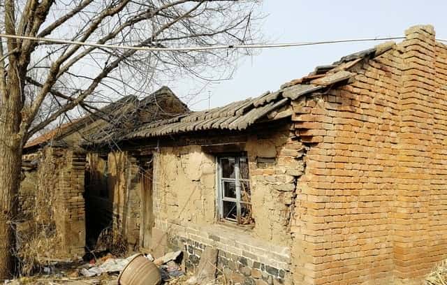 72年修水库，一个成分不好的女人为了给我送饭，摔伤了脚