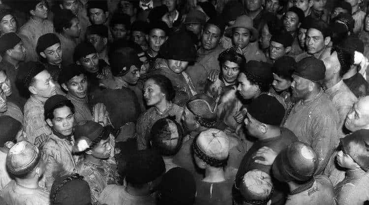 被全中国封杀、唾骂，她脱的衣服，今天终于穿回去了…