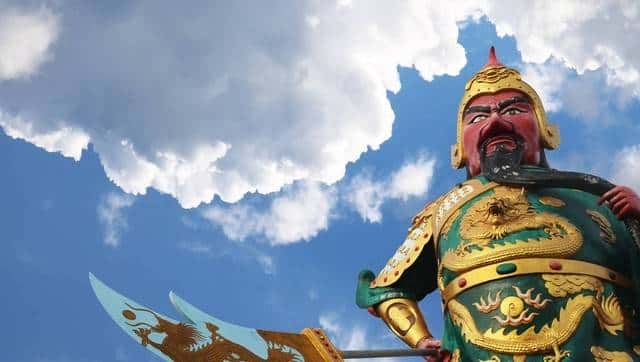 林冲与关胜，到底谁的武艺更高一点？从一些细节描写可以看出来