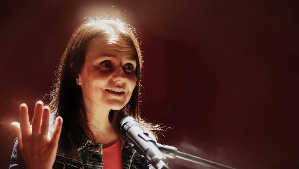 因为现实与美好之间 / 总有一种古老的敌意 | 正午