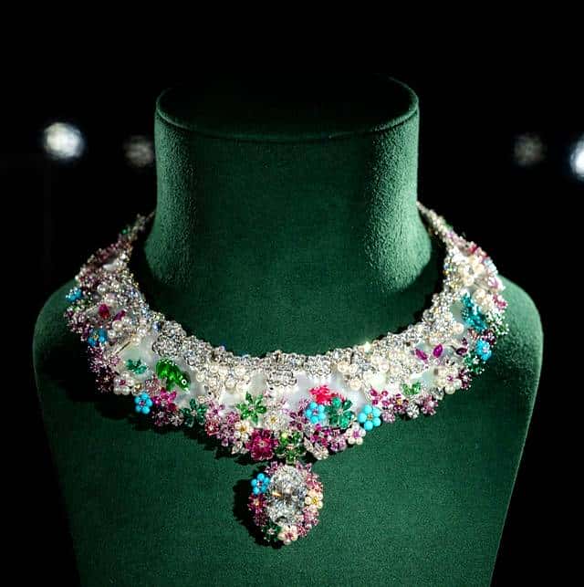 首届高级珠宝大奖赛隆重举办！速来围观神仙打架的璀璨钻光