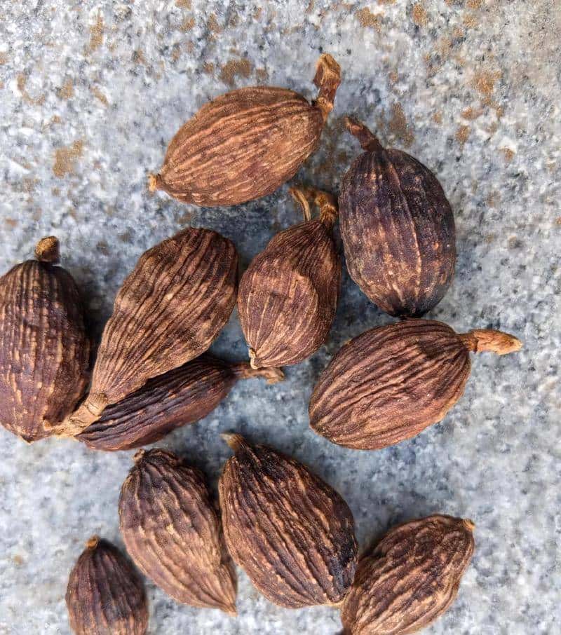 别再用错草果了!破壳VS整颗,这点搞不清楚,菜还怎么香?