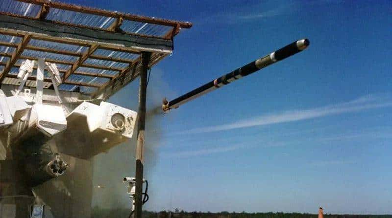 美国支援乌克兰APKWS II精确制导火箭弹，廉价精确打击载具成谜