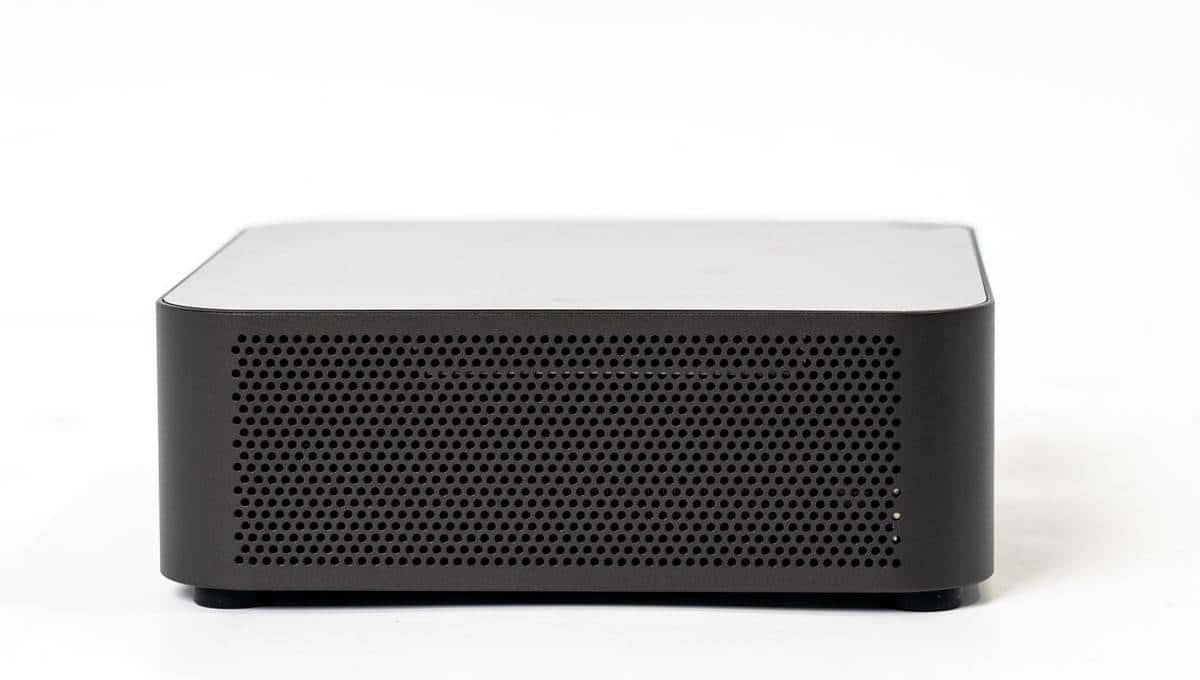 你怎么穿着品如的衣服？ 联想百应NUC13 锐龙版 迷你主机开箱