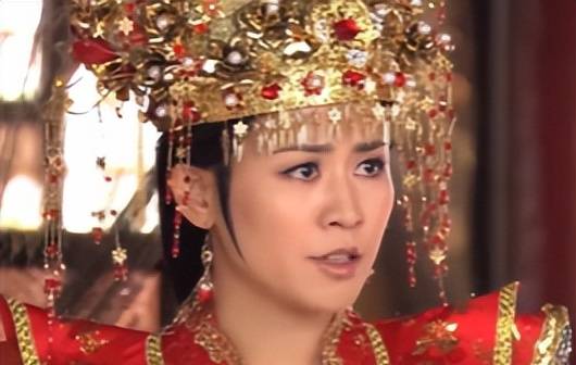 曾经的收视冠军，10年后成全网群嘲的热梗主角？别再笑了她够惨了