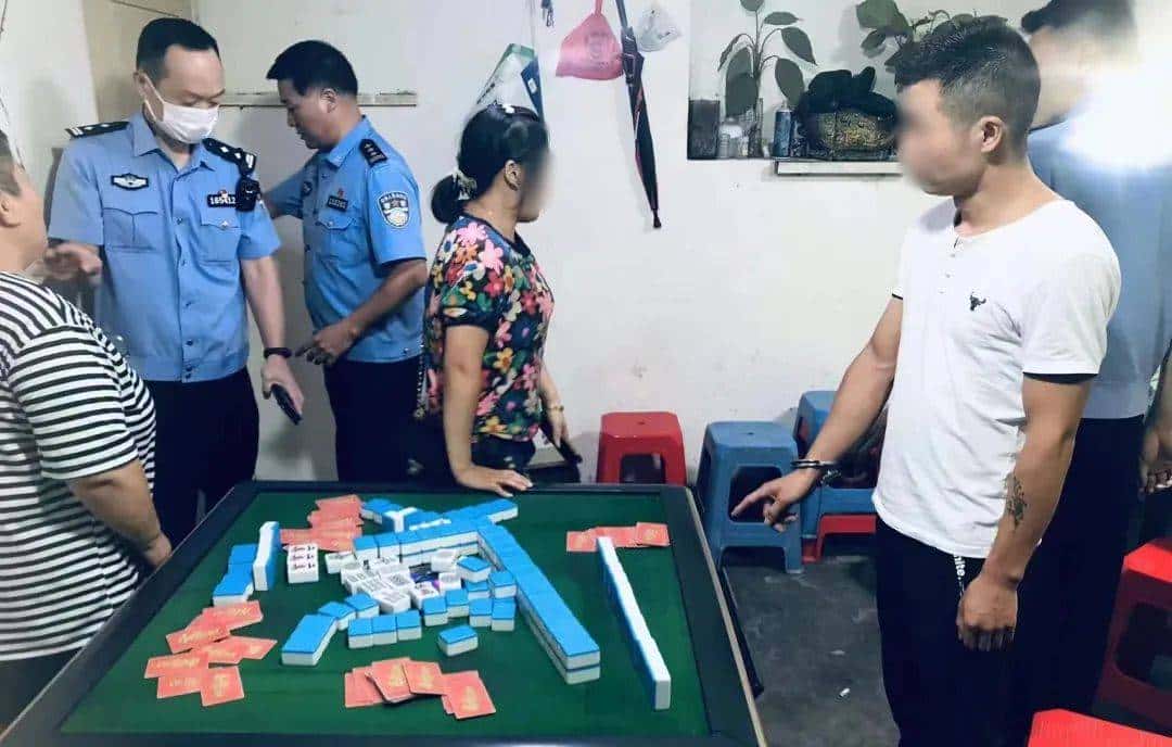 【夏季治安打击整治“百日行动”】福建福州公安持续开展夏夜治安巡查宣防聚焦统一行动