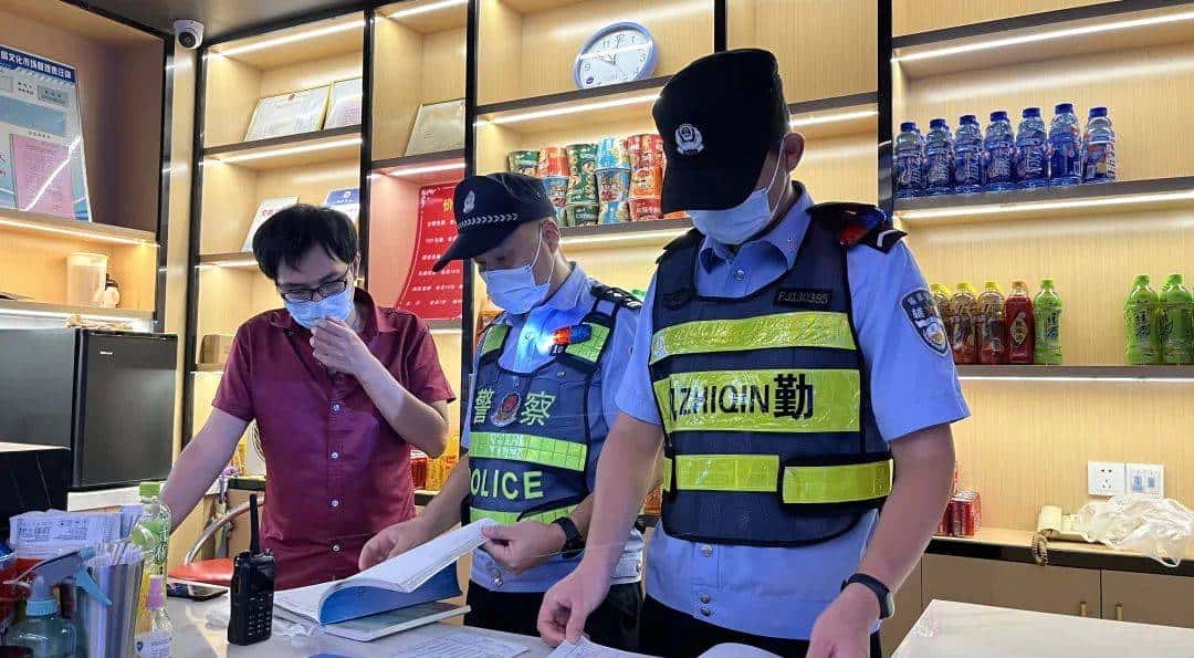 【夏季治安打击整治“百日行动”】福建福州公安持续开展夏夜治安巡查宣防聚焦统一行动