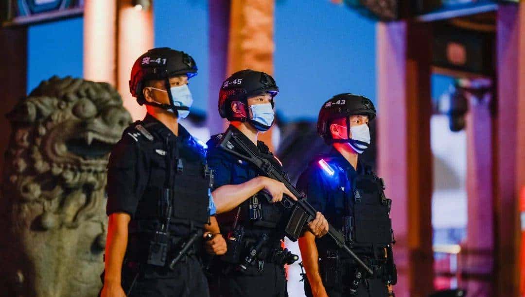 【夏季治安打击整治“百日行动”】福建福州公安持续开展夏夜治安巡查宣防聚焦统一行动