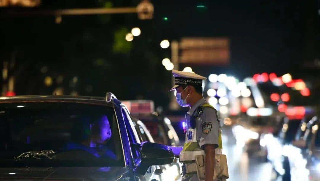 【夏季治安打击整治“百日行动”】福建福州公安持续开展夏夜治安巡查宣防聚焦统一行动