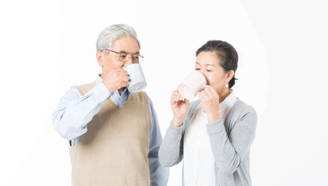 每天下午脑子像浆糊?除了没睡好,还可能是大脑“渴”了