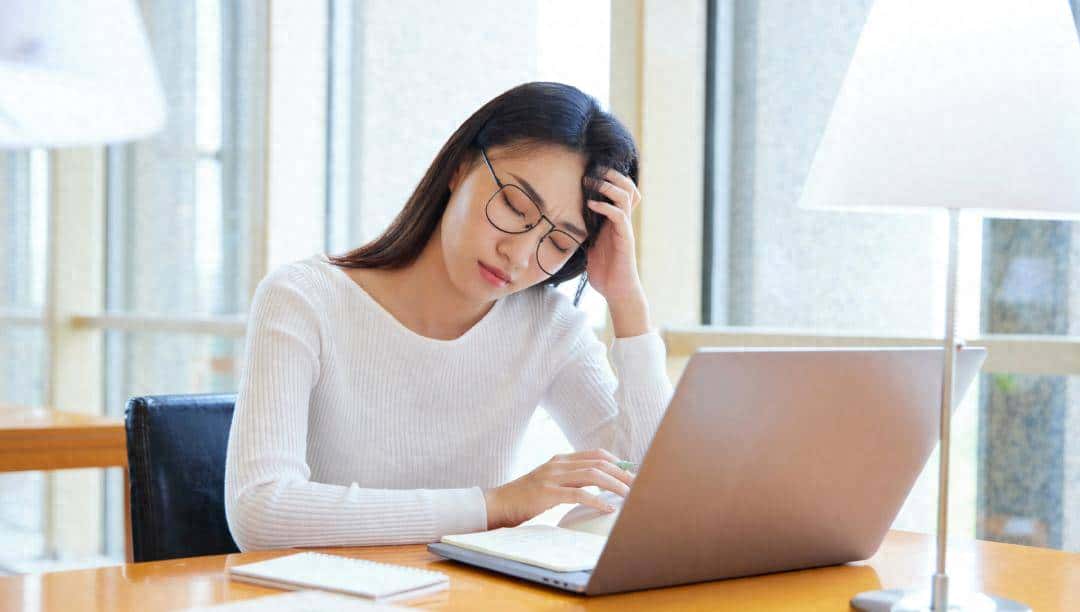 每天下午脑子像浆糊？除了没睡好，还可能是大脑“渴”了