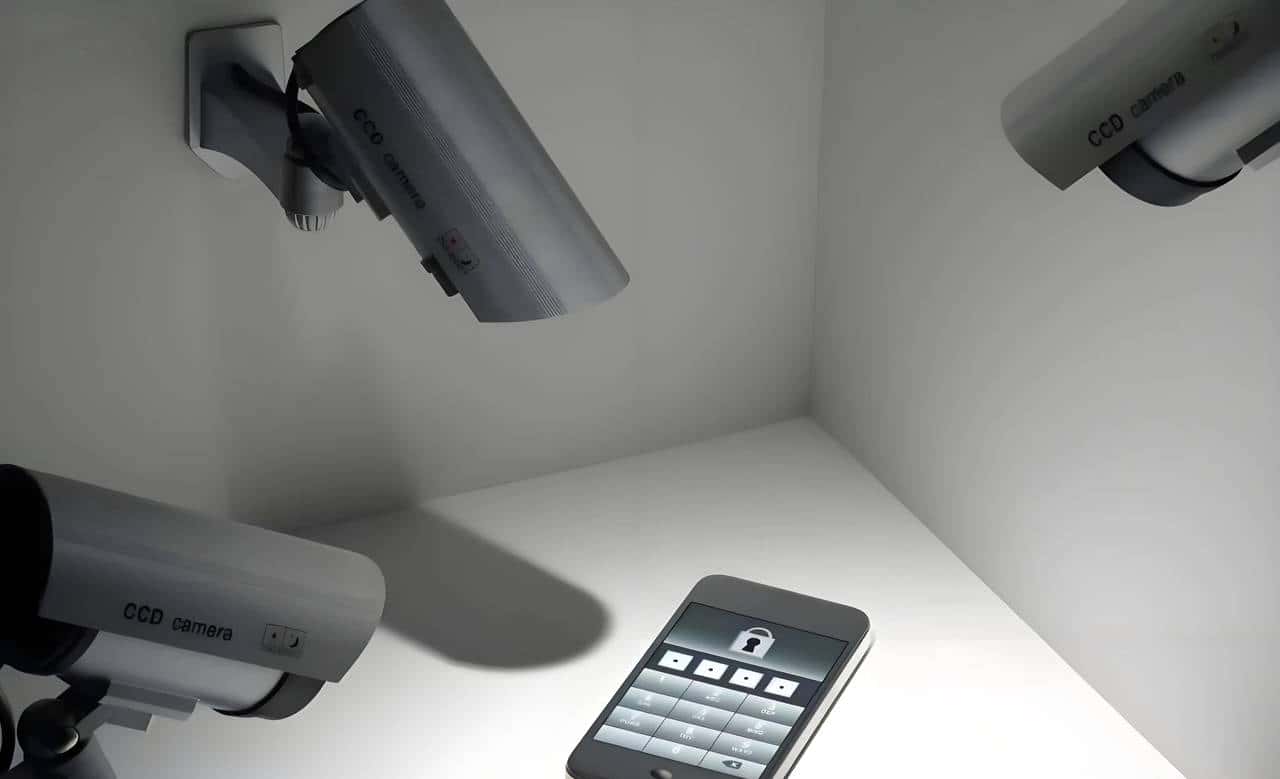 手机被实时监控？刚说完的东西 App 就推荐，为何关机竟然也能窃听