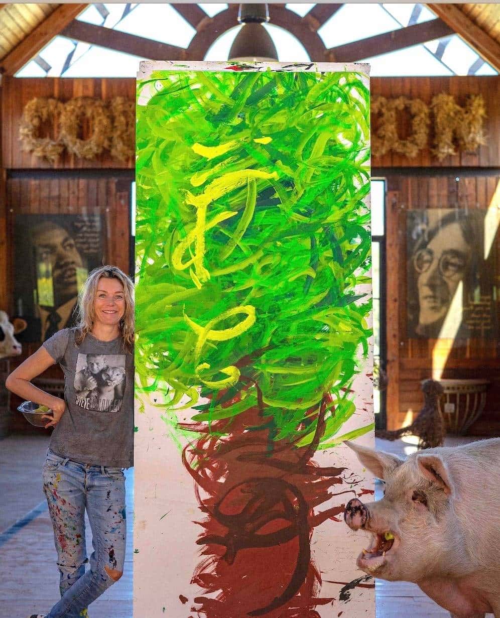 南非有一头叫猪卡索的猪，画了一幅画，卖了近17万人民币