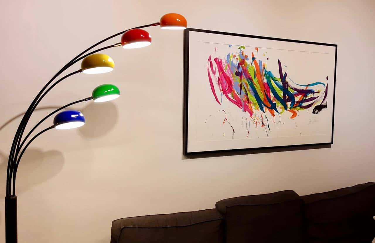 南非有一头叫猪卡索的猪，画了一幅画，卖了近17万人民币