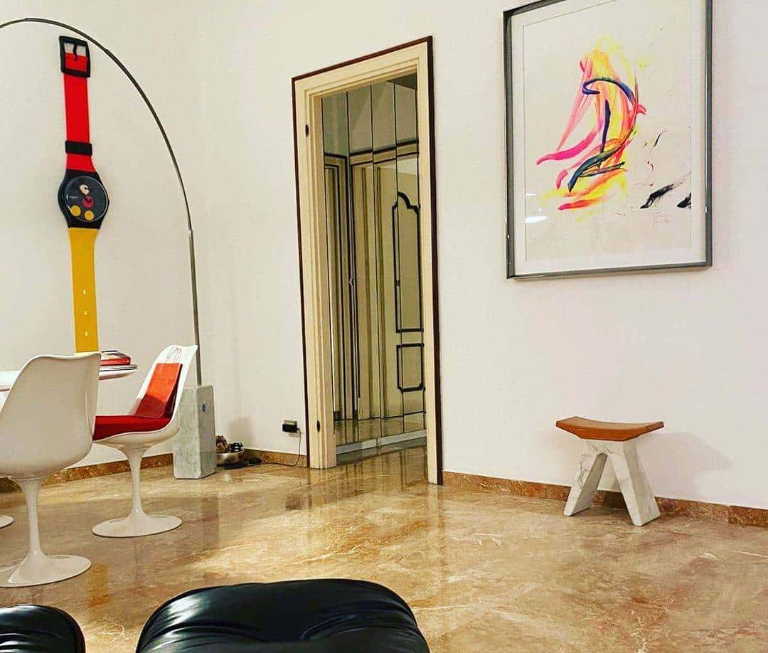 南非有一头叫猪卡索的猪，画了一幅画，卖了近17万人民币