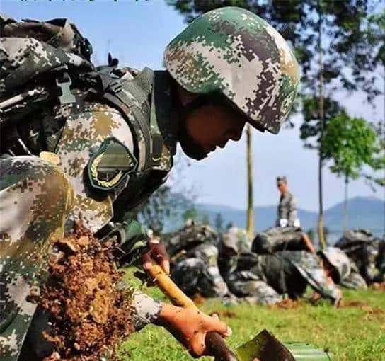 作为近战武器的中国兵工铲，展现出的威力让世人折服