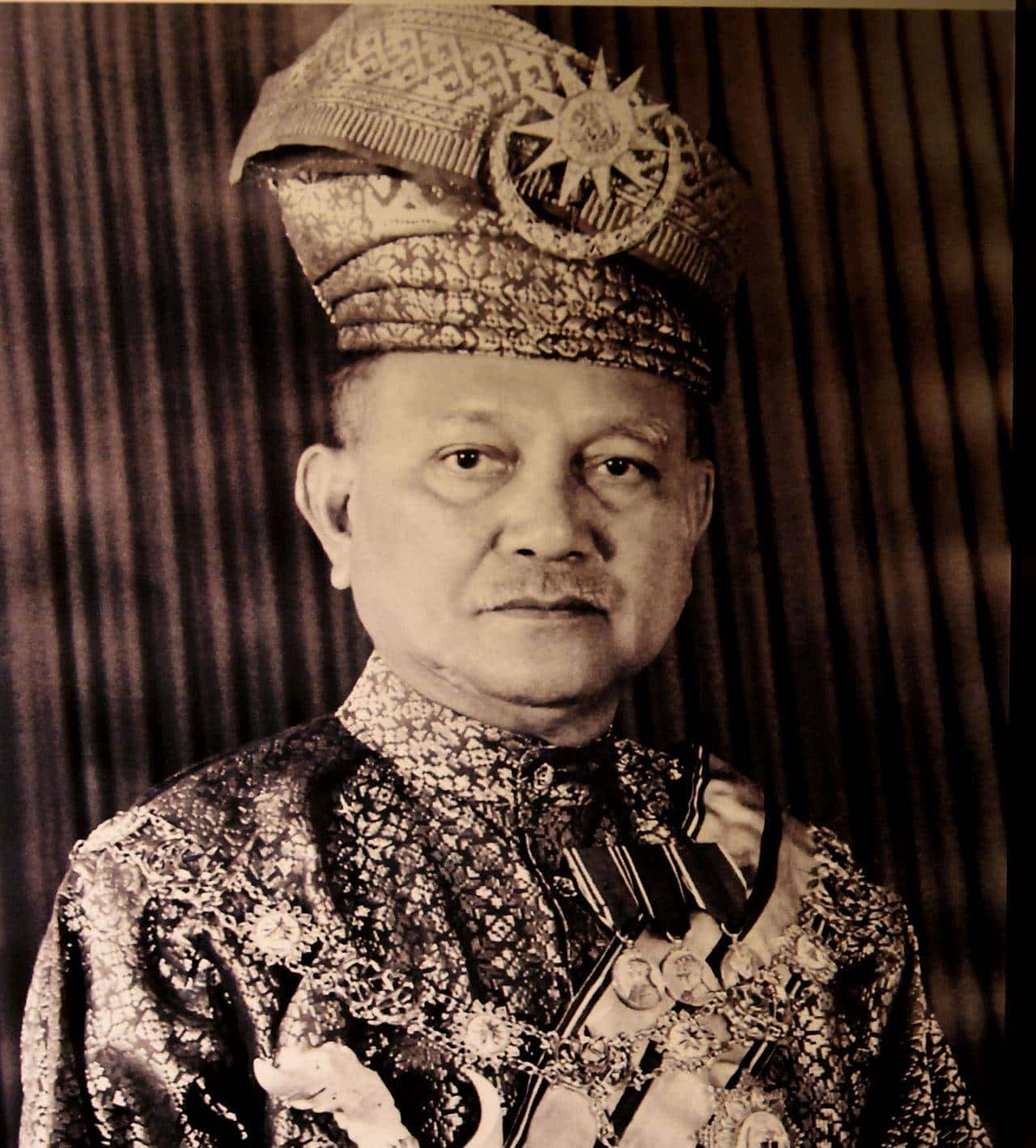 带你看看马来西亚的钞票,大红大紫的还挺好看