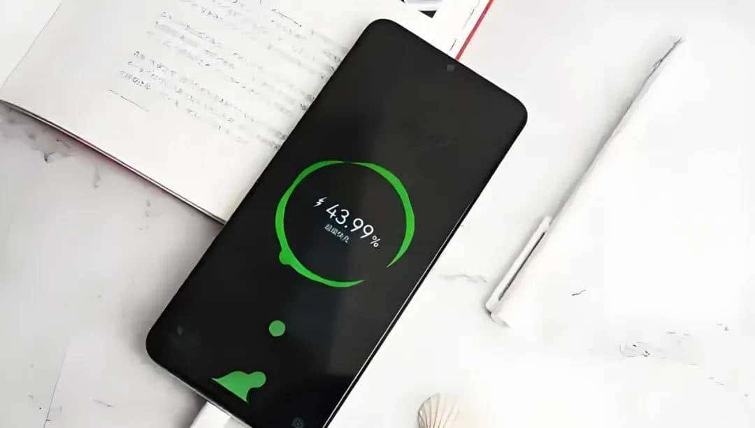 “你手机在振” 英文怎么说？千万别说 Your phone is shaking！