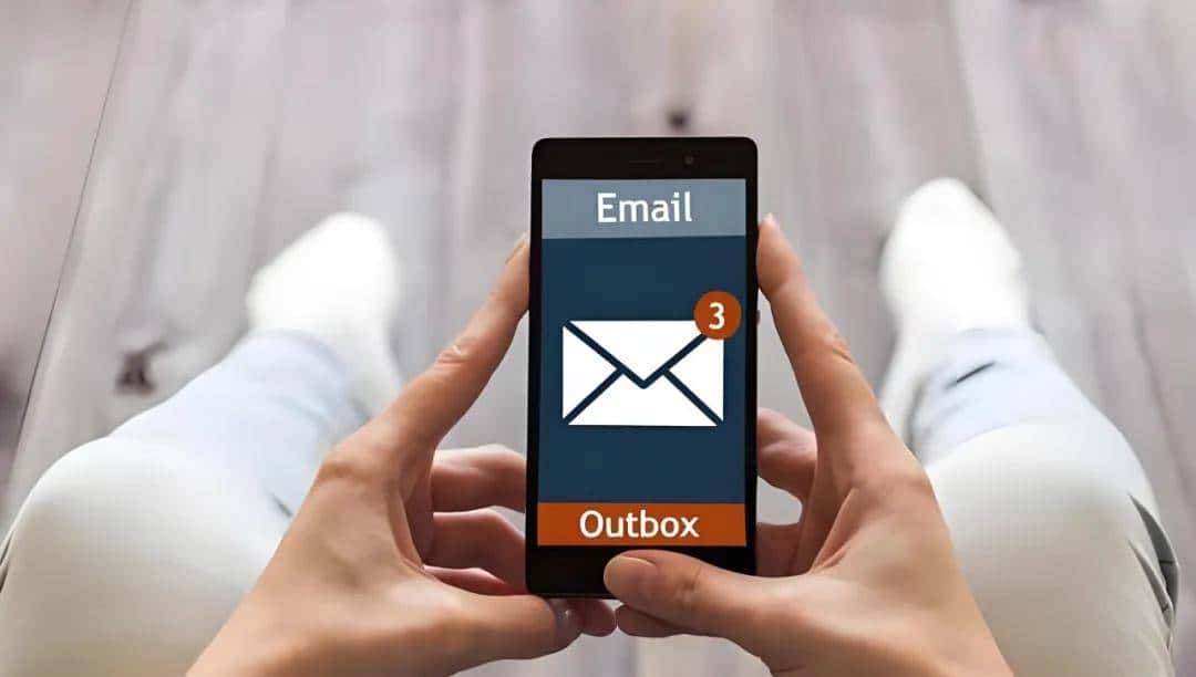 “你手机在振” 英文怎么说？千万别说 Your phone is shaking！