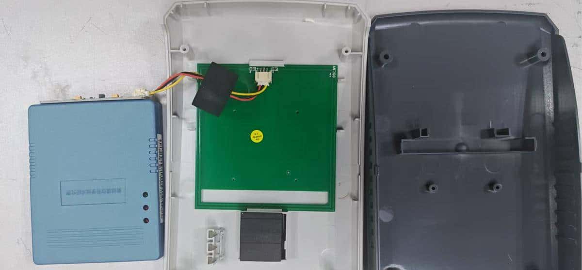 这个天线电路板是强力胶粘贴?太难拆了!拆解“身份证阅读器”