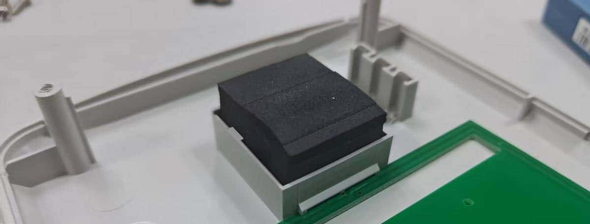 这个天线电路板是强力胶粘贴?太难拆了!拆解“身份证阅读器”